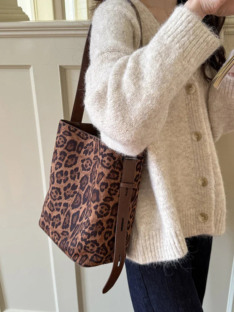 Eleanor Everyday Bucket Bag